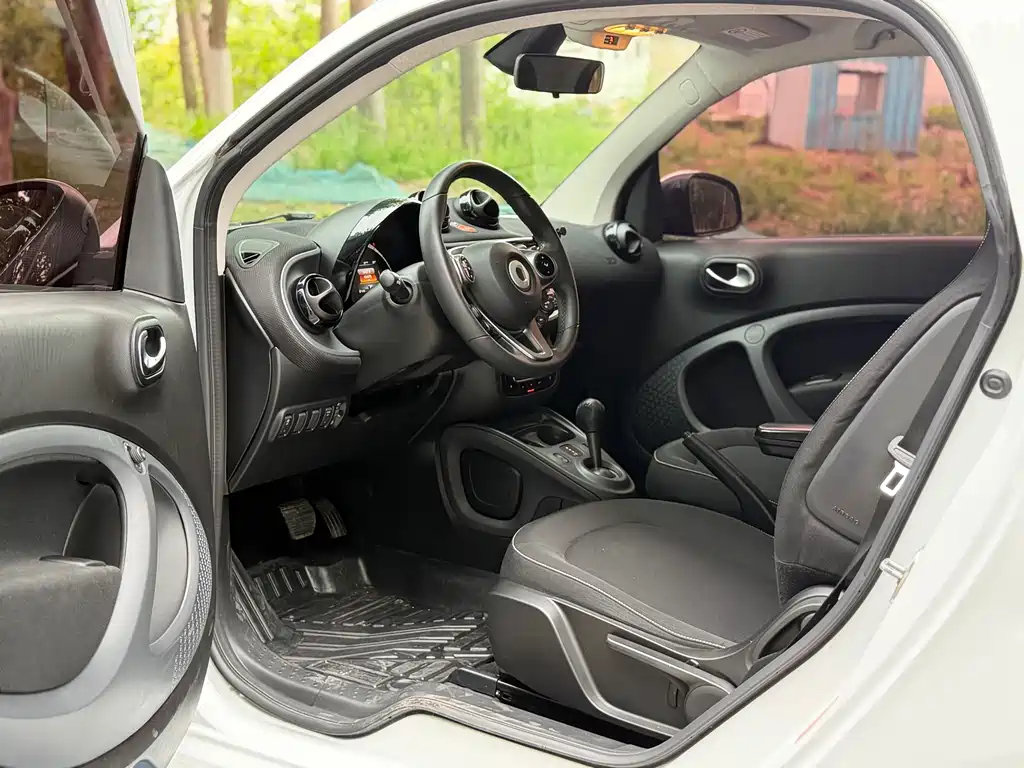 smart Fortwo 2017 — фото 9