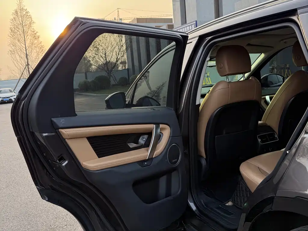 Land Rover Discovery Sport 2023 — фото 13