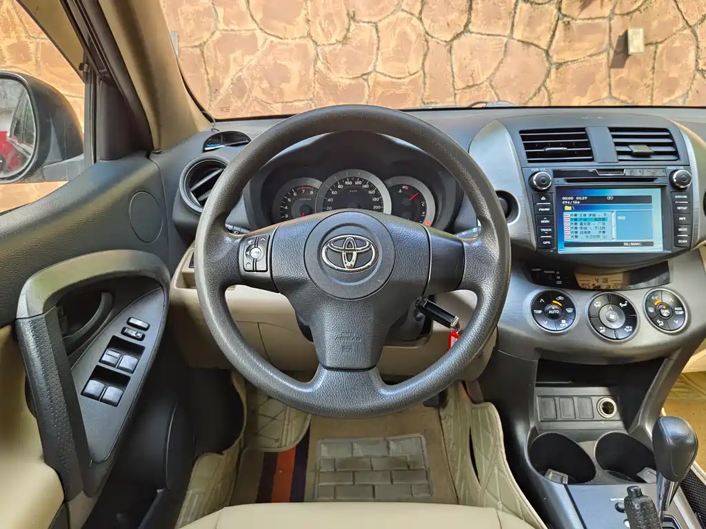 Toyota RAV4 2013 — фото 13