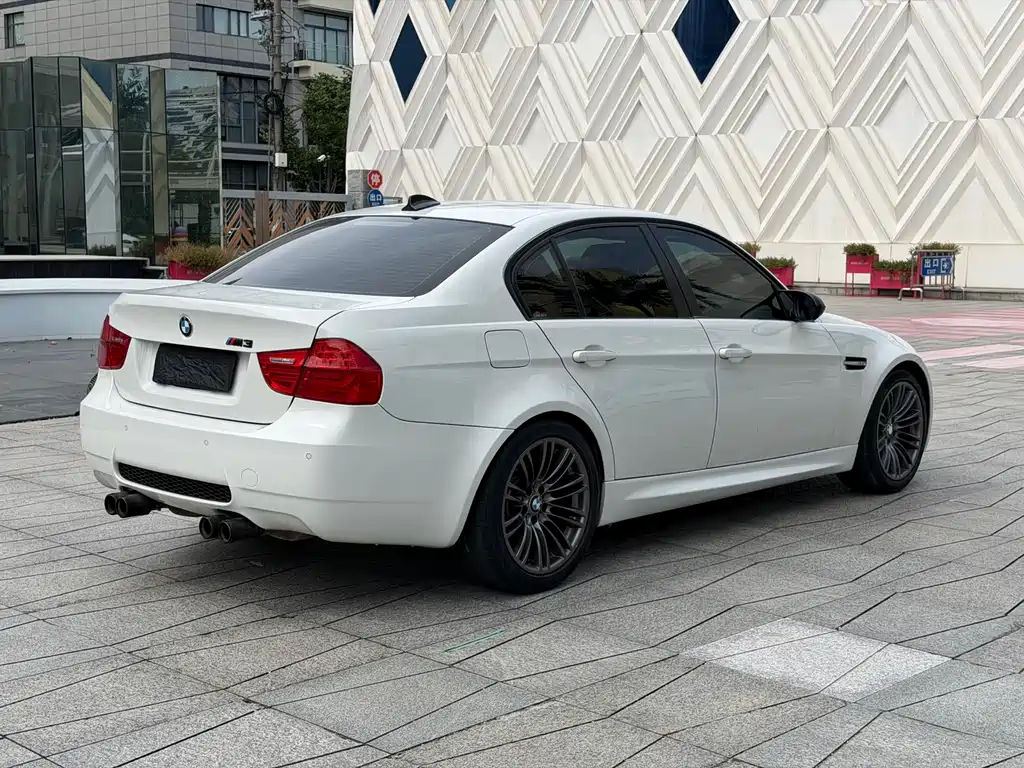 BMW M3 2010 — фото 4