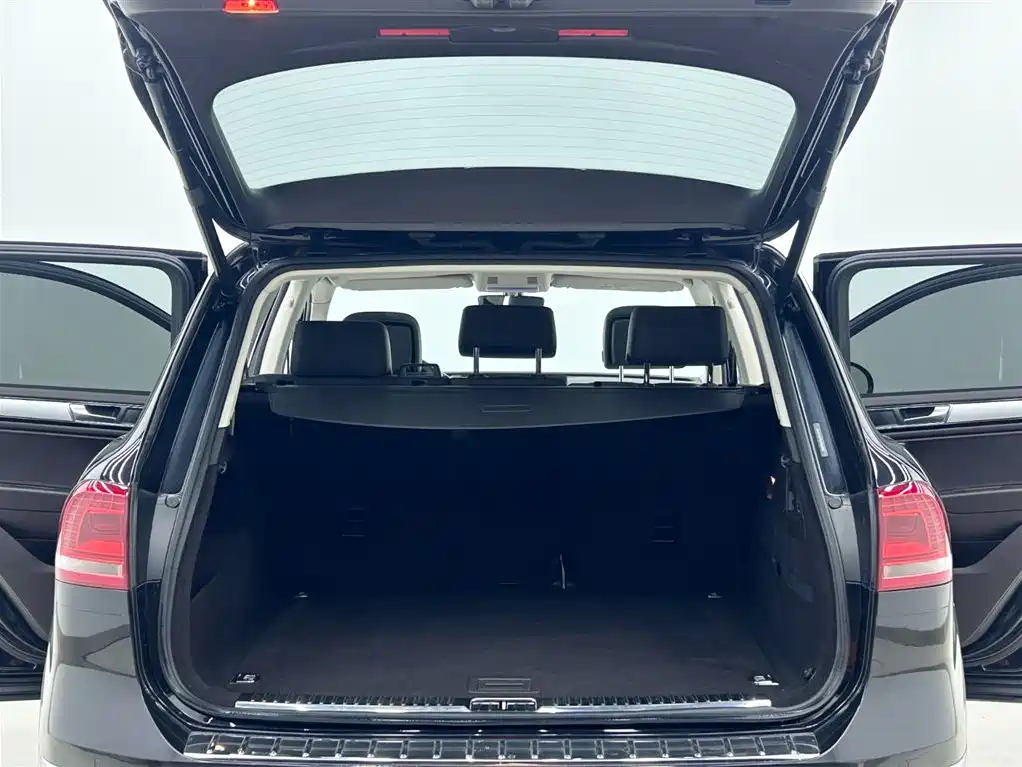 Volkswagen Touareg 2018 — фото 17