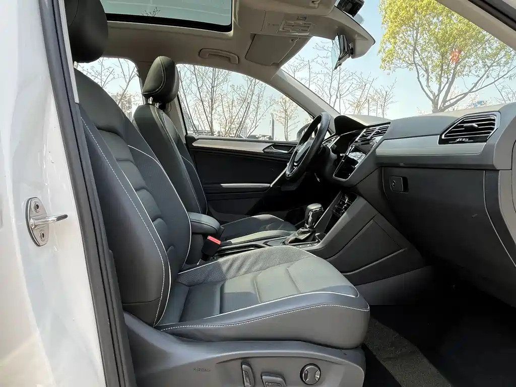 Volkswagen Tiguan L New Energy 2021 — фото 12