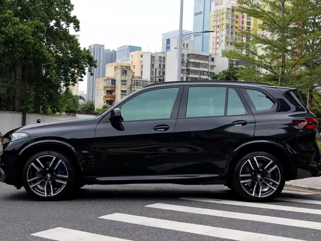 BMW X5 M 2024 — фото 15