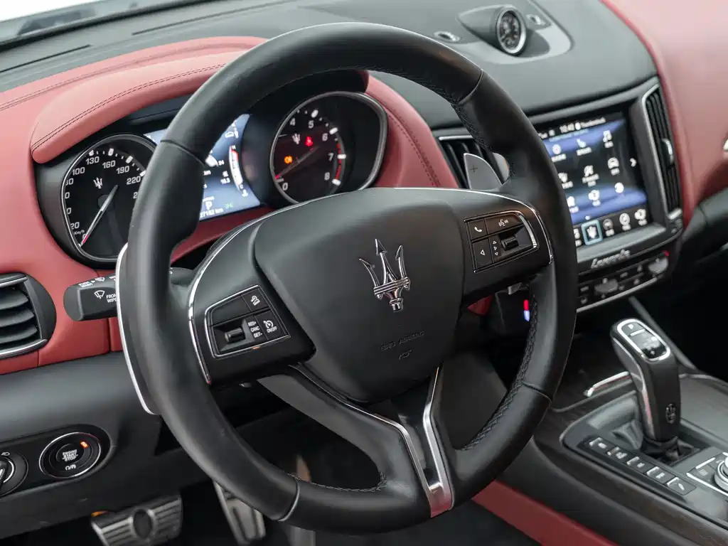 Maserati Levante 2019 — фото 18