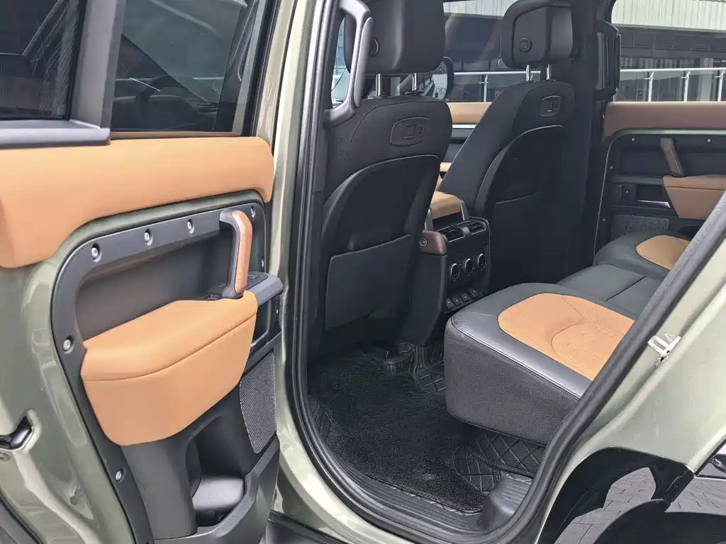 Land Rover Defender 2021 — фото 11