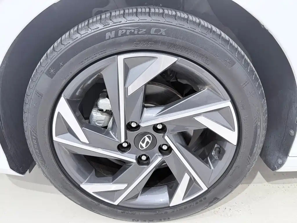Hyundai Elantra 2024 — фото 16