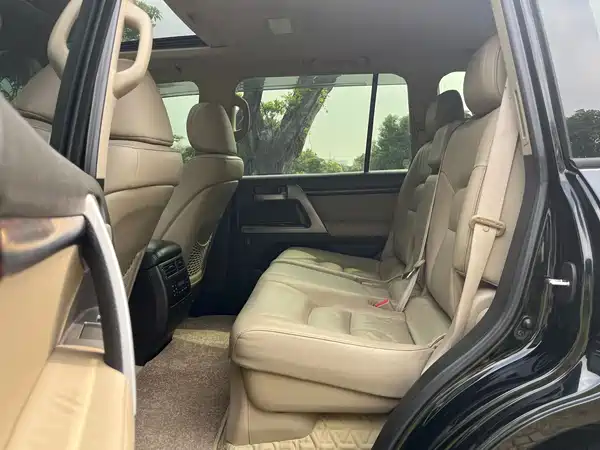 Toyota Land Cruiser 2011