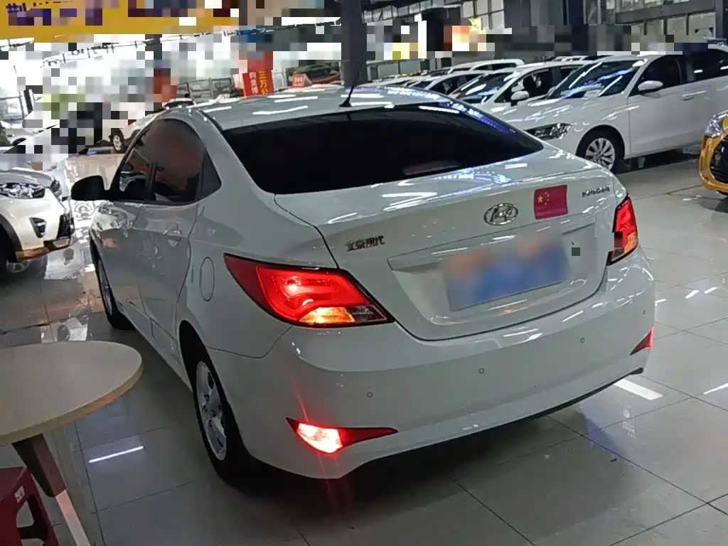 Hyundai Verna 2015 — фото 5