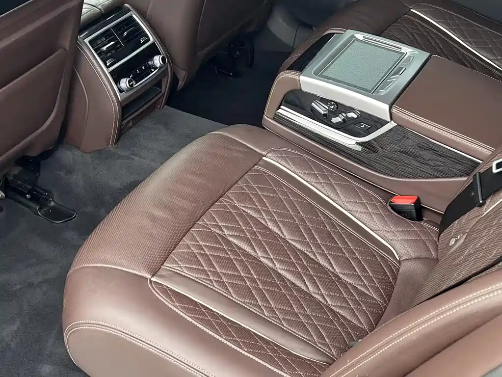 BMW 7 Series 2020 — фото 16