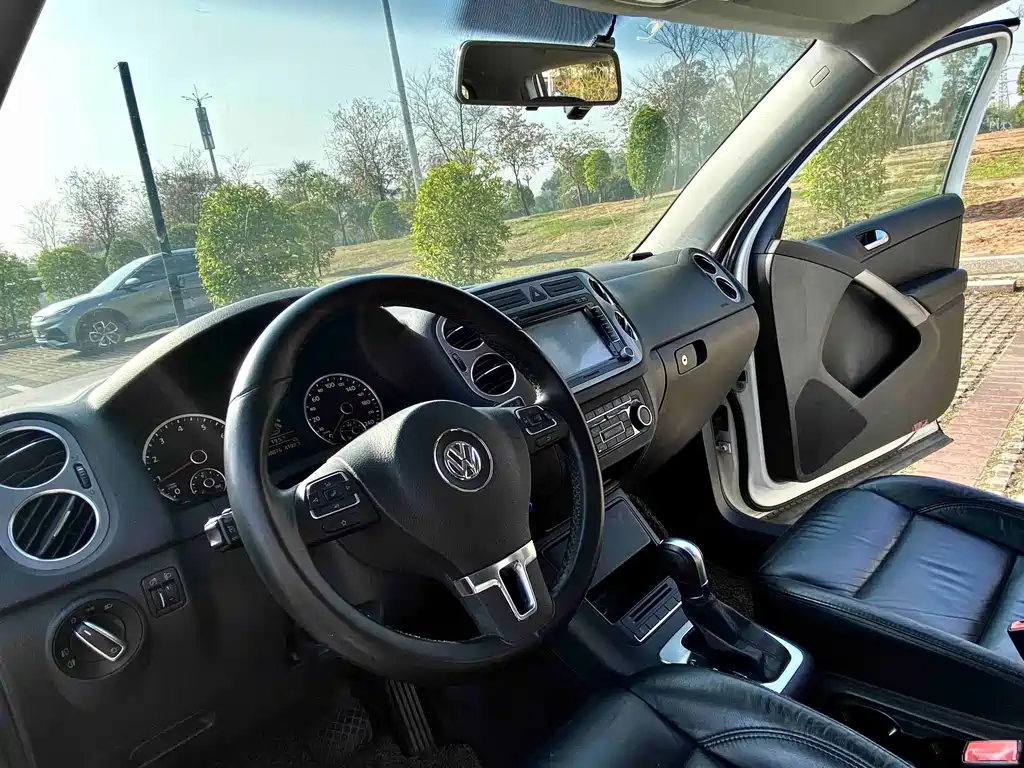 Volkswagen Tiguan 2012 — фото 13