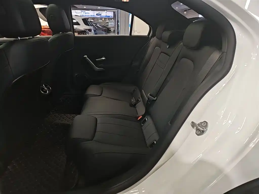 Mercedes-Benz A-Class 2022 — фото 17