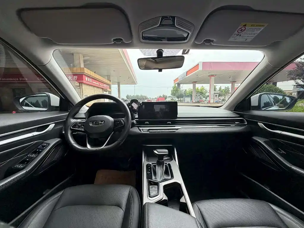 Geely Emgrand 2022