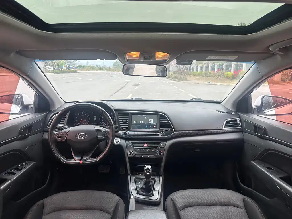 Hyundai Elantra 2019 — фото 5