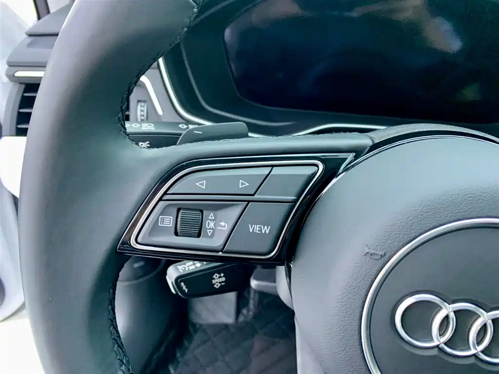 Audi A4L 2023 — фото 17