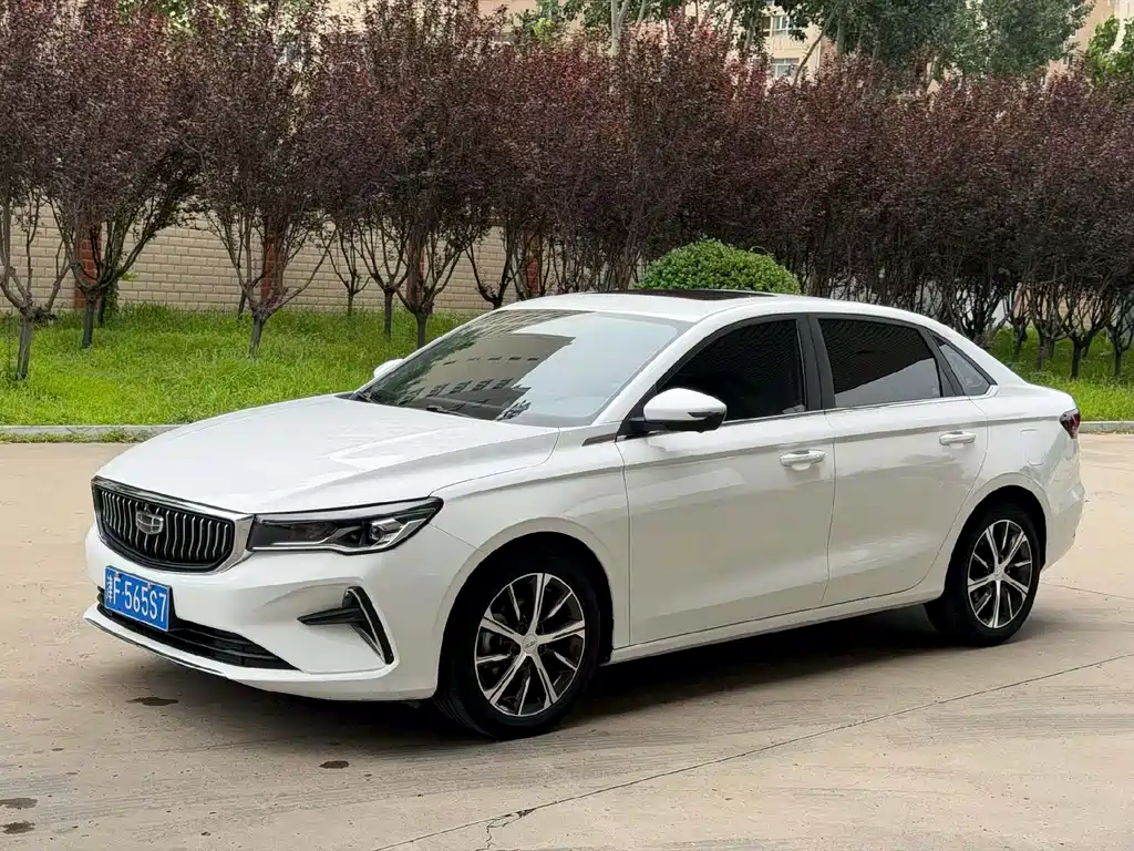 Geely Emgrand 2022