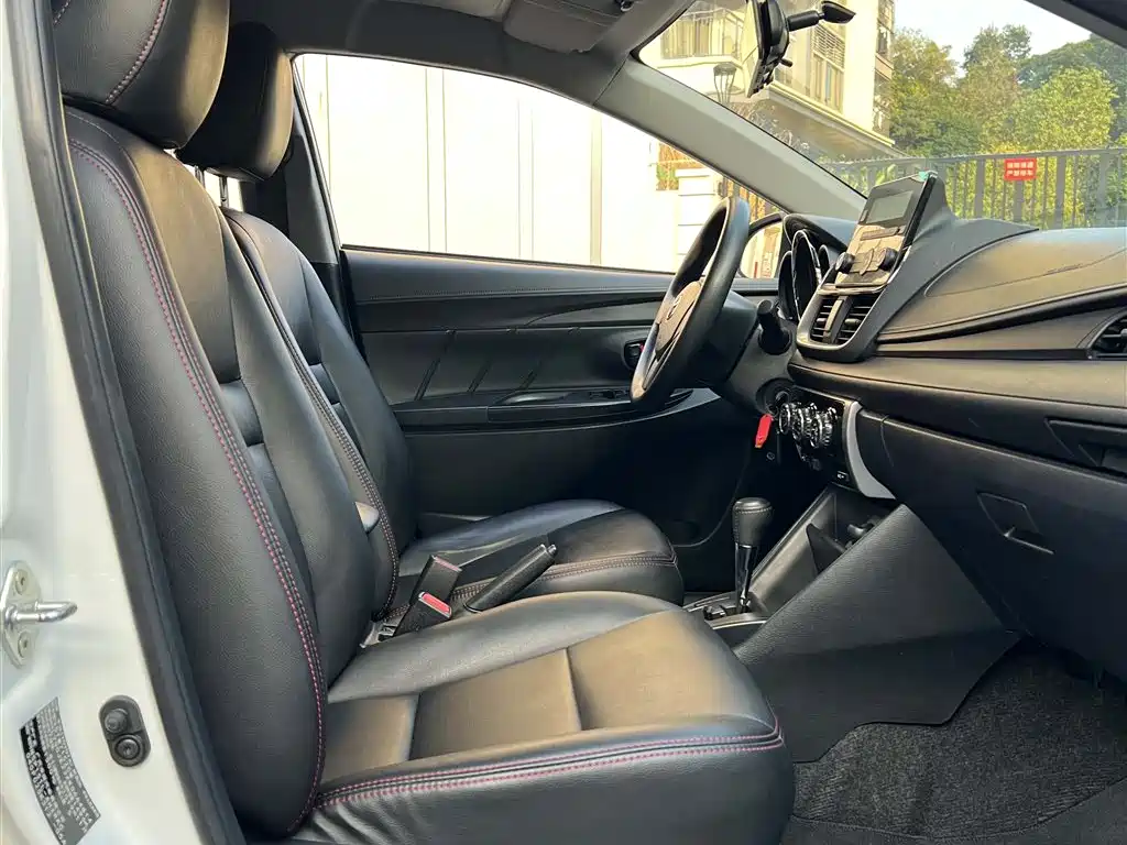 Toyota Yaris L 2019 — фото 9