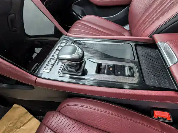 Hongqi H5 2025