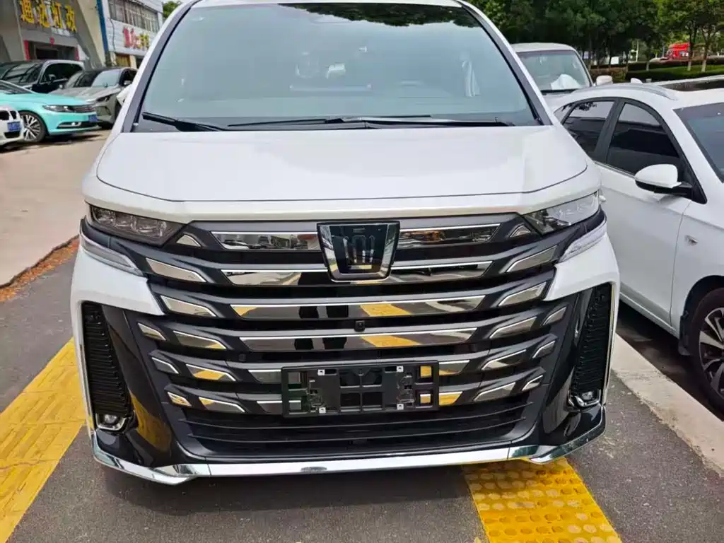 Toyota Vellfire 2025 — фото 2