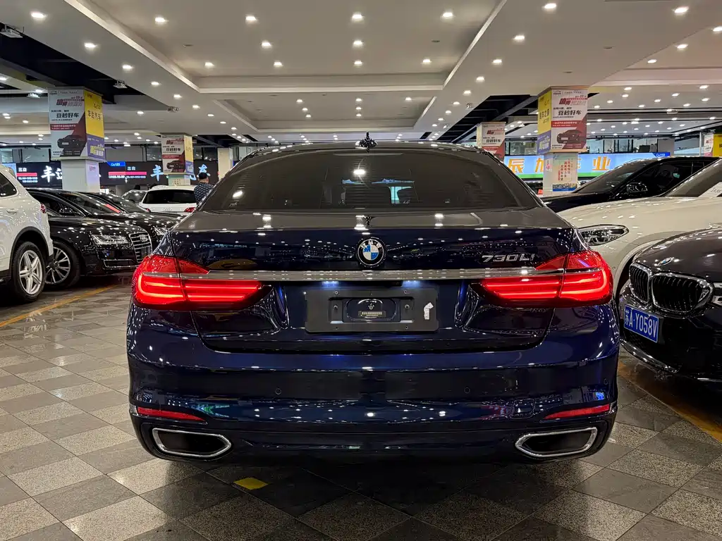BMW 7 Series 2017 — фото 15