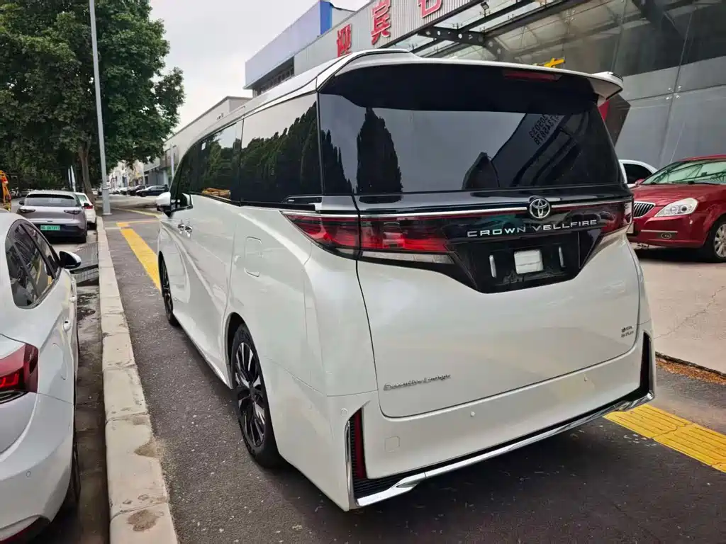 Toyota Vellfire 2025 — фото 8