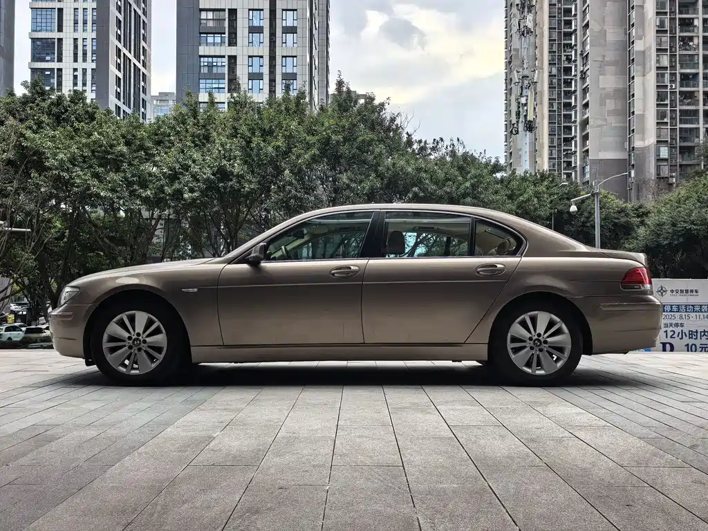 BMW 7 Series 2009 — фото 2