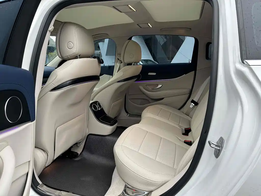 Mercedes-Benz E-Class 2023 — фото 6
