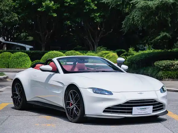 Aston Martin V8 Vantage 2022
