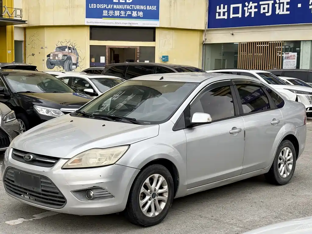 Ford Focus 2014 — фото 1