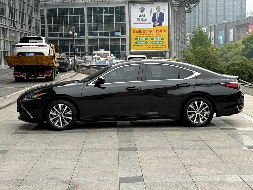 Lexus ES 2019 — фото 6