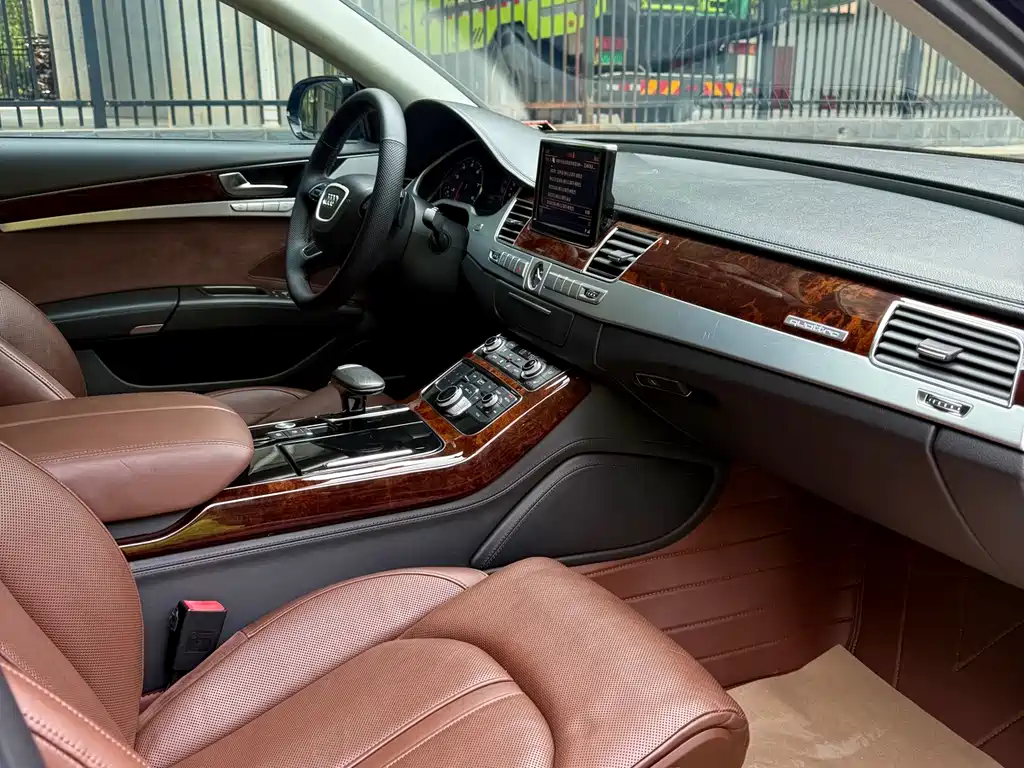 Audi A8 2015 — фото 20