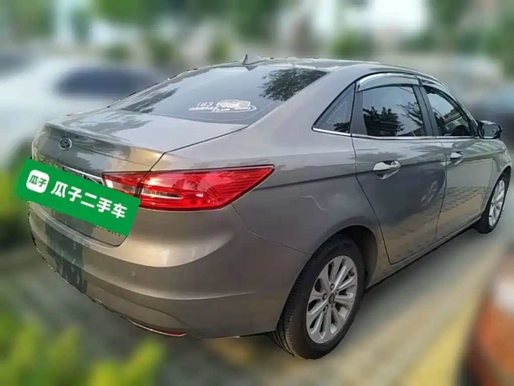 Ford Escort 2016 — фото 12