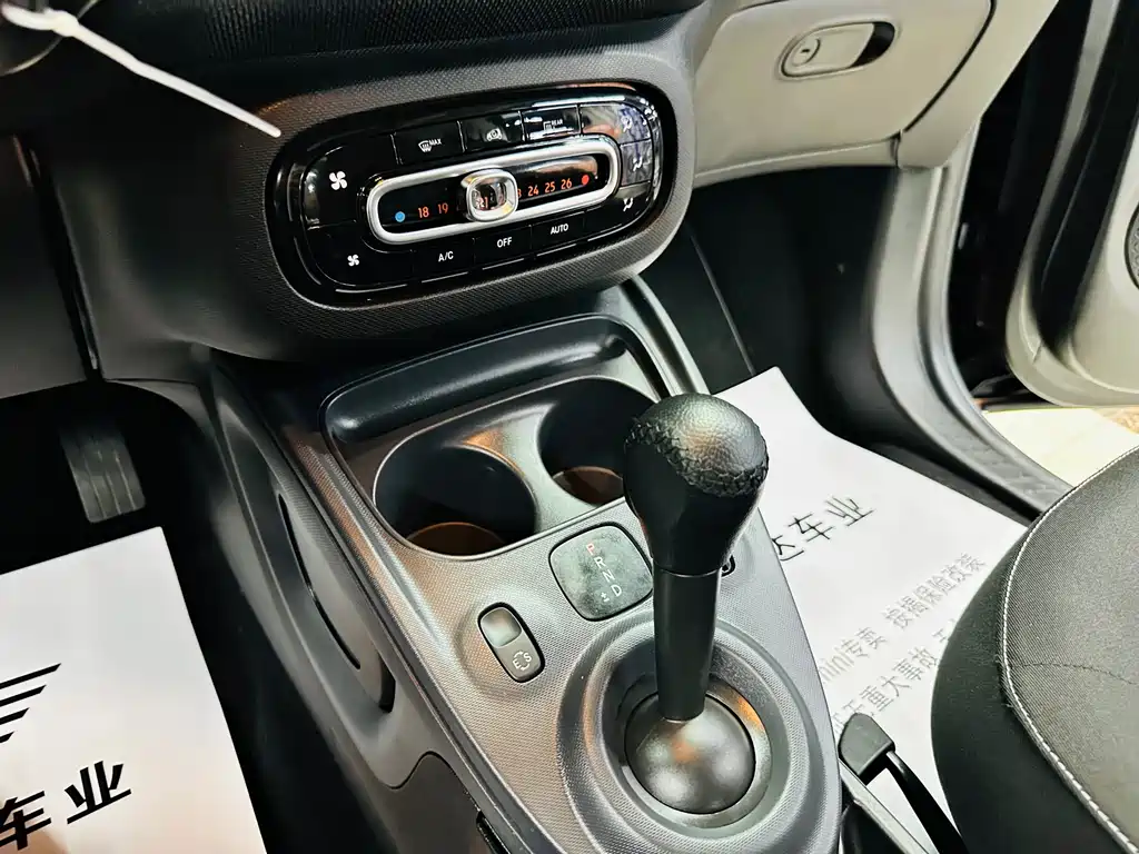 smart Fortwo 2018 — фото 36
