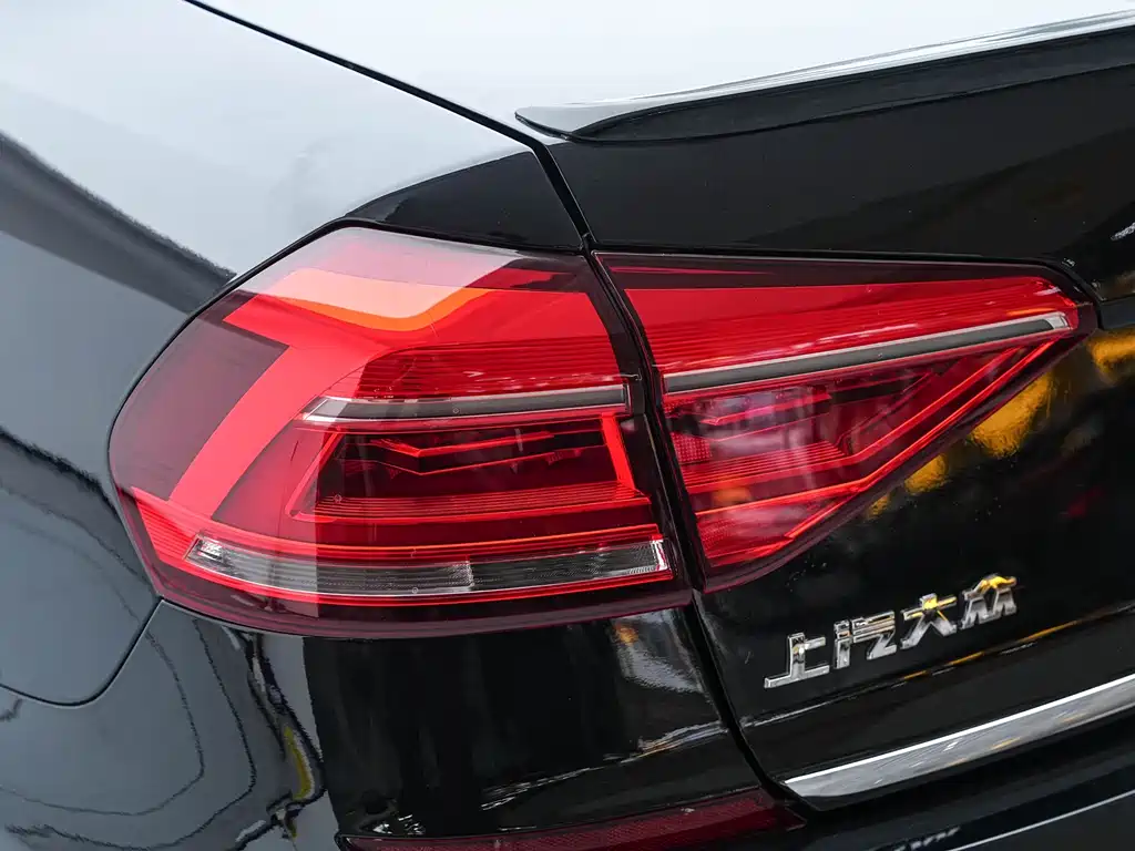 Volkswagen Passat 2017 — фото 22
