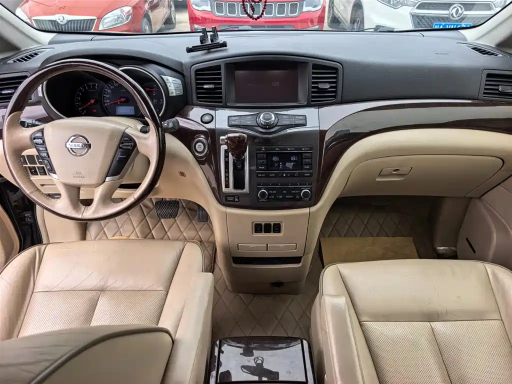 Nissan Quest 2017 — фото 13