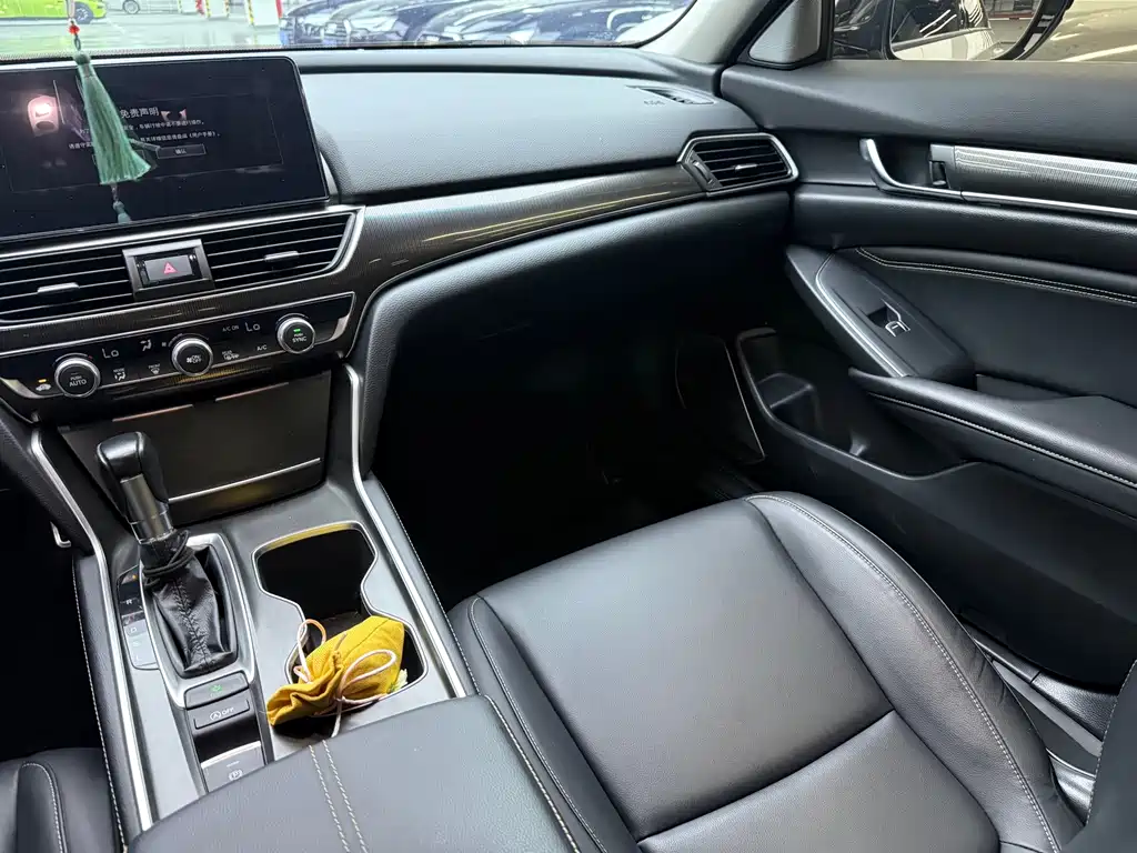 Honda Accord 2022 — фото 16