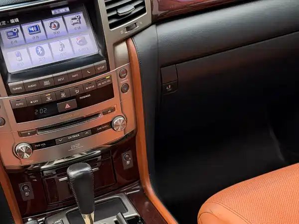 Lexus LX 2014