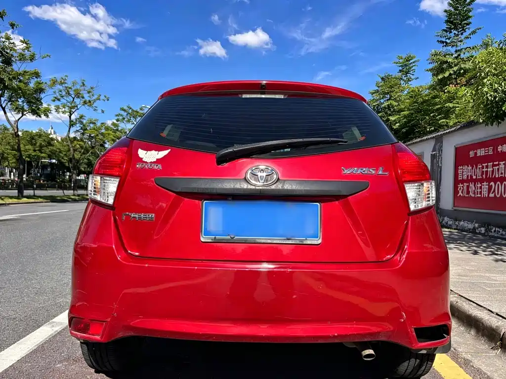 Toyota Yaris L 2014 — фото 10