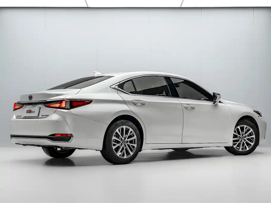 Lexus ES 2023 — фото 7