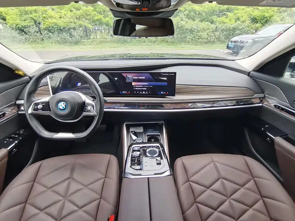BMW i7 2025 — фото 22