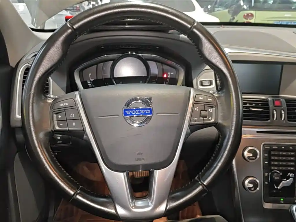 Volvo XC60 2016 — фото 11