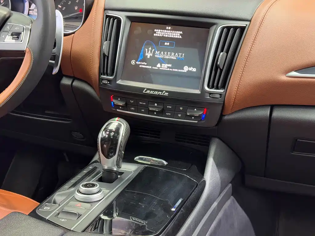 Maserati Levante 2018 — фото 21