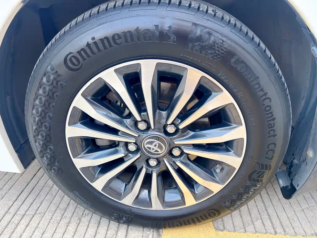 Toyota Corolla 2018 — фото 14