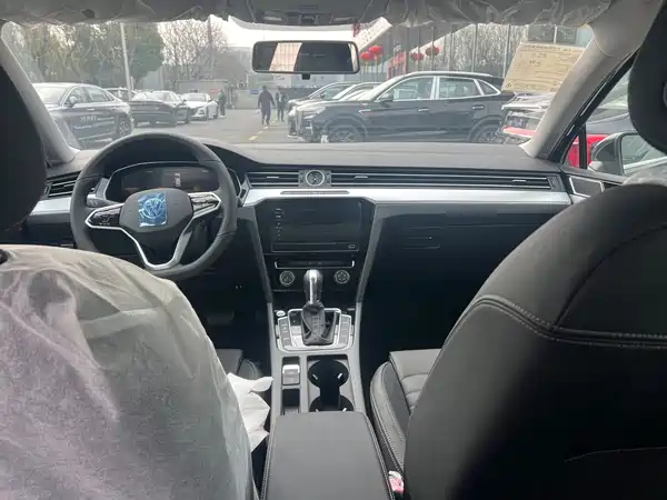 Volkswagen Magotan 2025