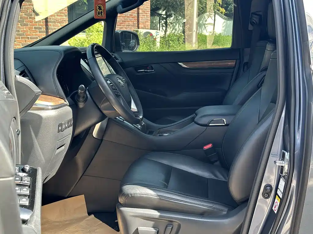 Toyota Alphard 2017 — фото 7