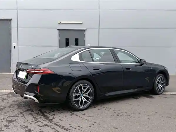 BMW i5 2025