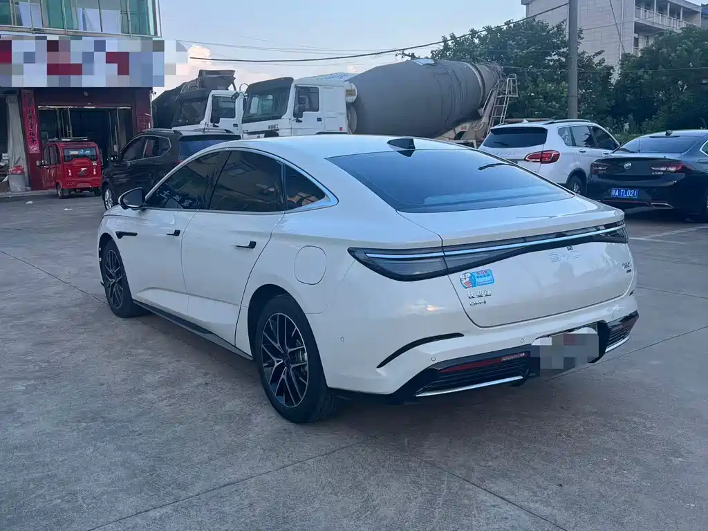 BYD Seal 07 DM-i 2025 — фото 3