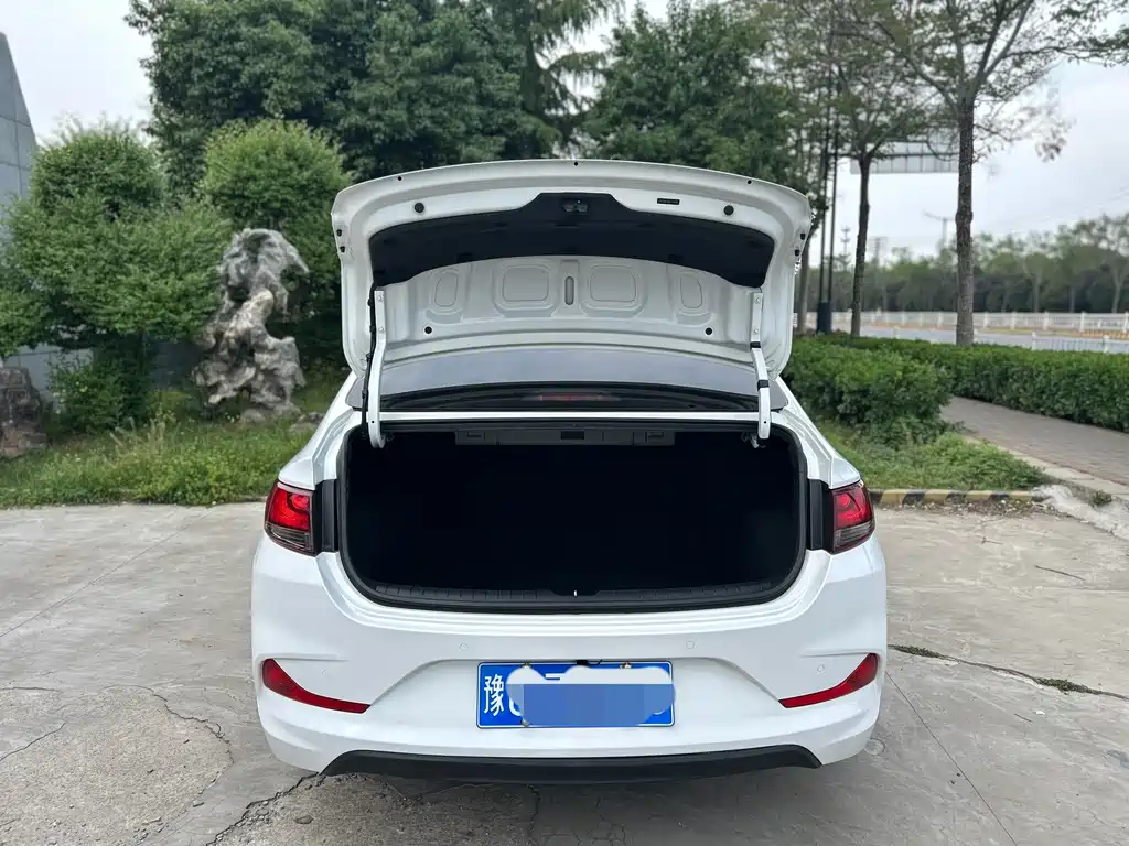 Hyundai Elantra 2019 — фото 17