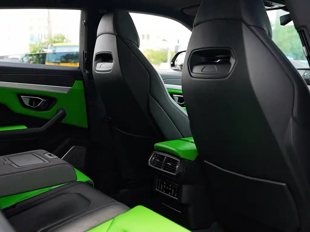 Lamborghini Urus 2019 — фото 15