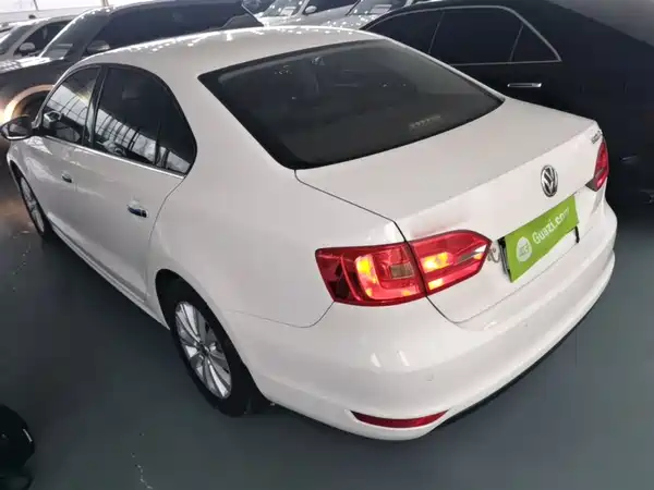 Volkswagen Sagitar 2014