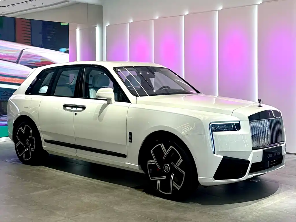 Rolls-Royce Cullinan — фото 15